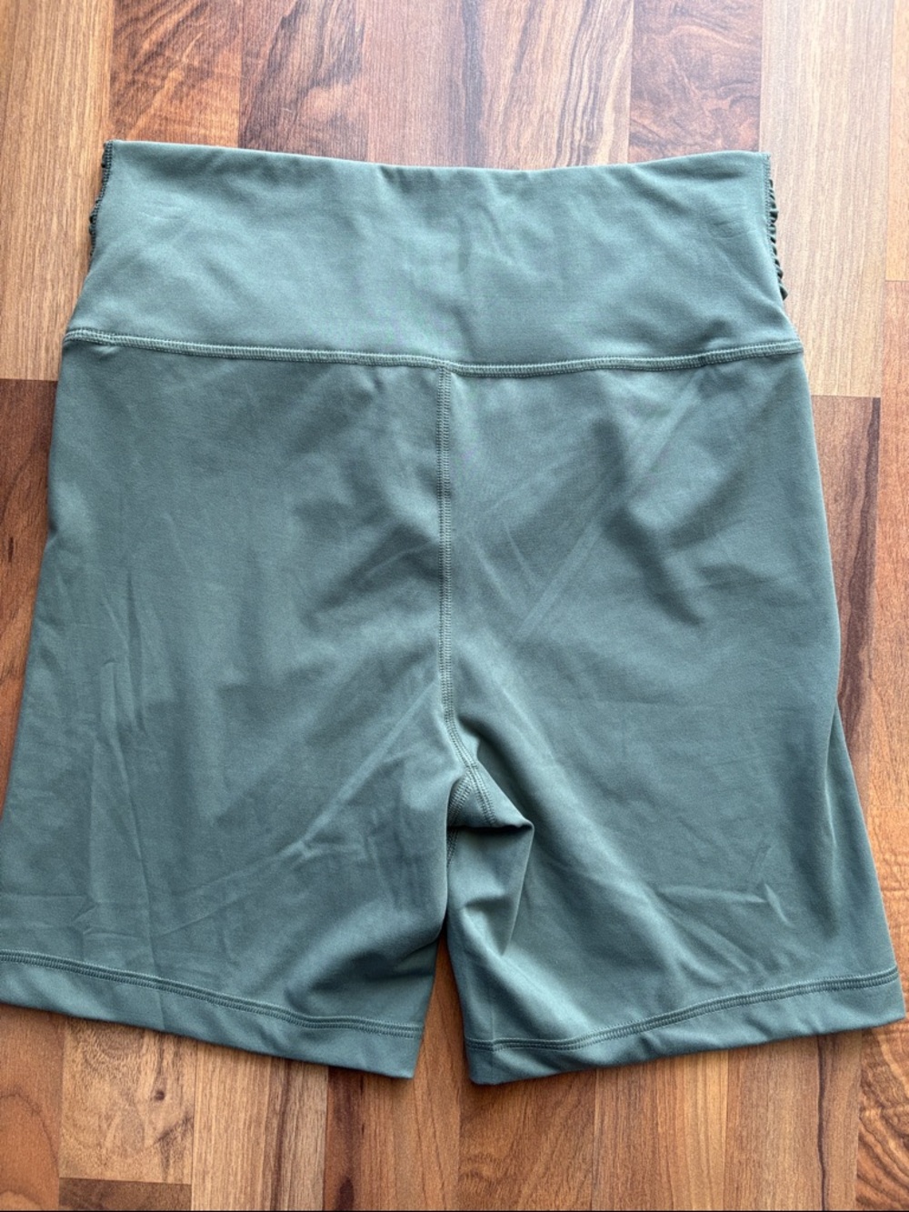 Yogalicious Woman’s Olive Green High-Waist Crossover active Shorts Size L - Picture 3 of 7